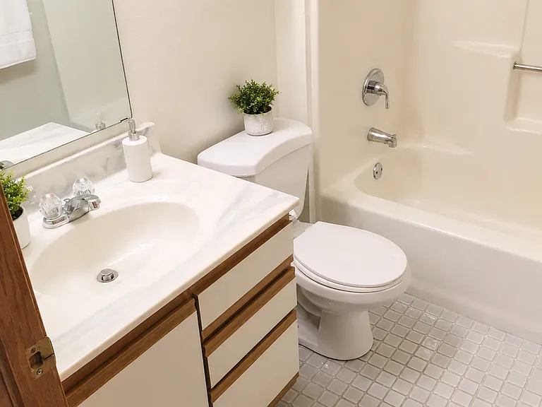 Pine Ridge Apartments — Photo 3