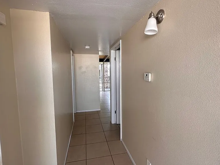1820 W Mulberry Dr — Photo 3
