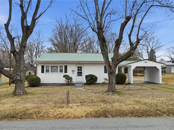 308 Walter Chambers St, Eden, NC 27288