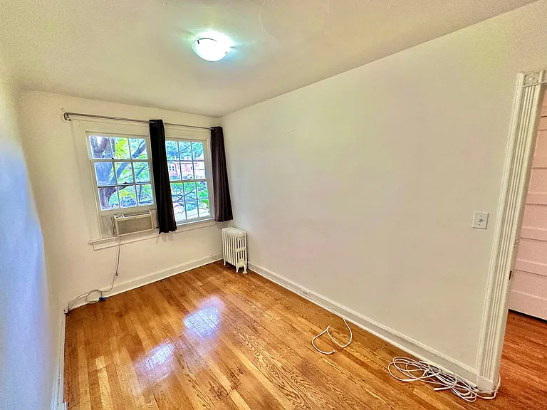 4422 Greenwich Pkwy NW — Photo 33