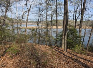 5 Richmond Hill Rd, Warsaw, VA 22572