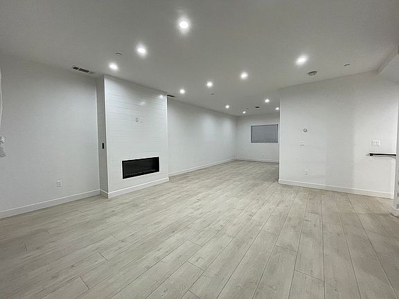 4th image of 1030 W 223rd St #2