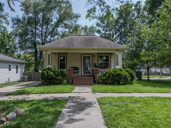 301 E Shawnee St, Paola, KS 66071