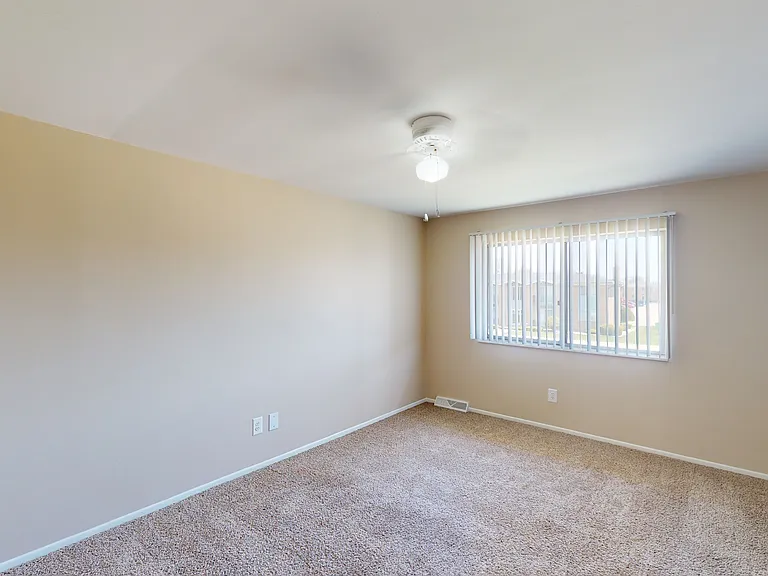 Rivercrest Apartments — Photo 10