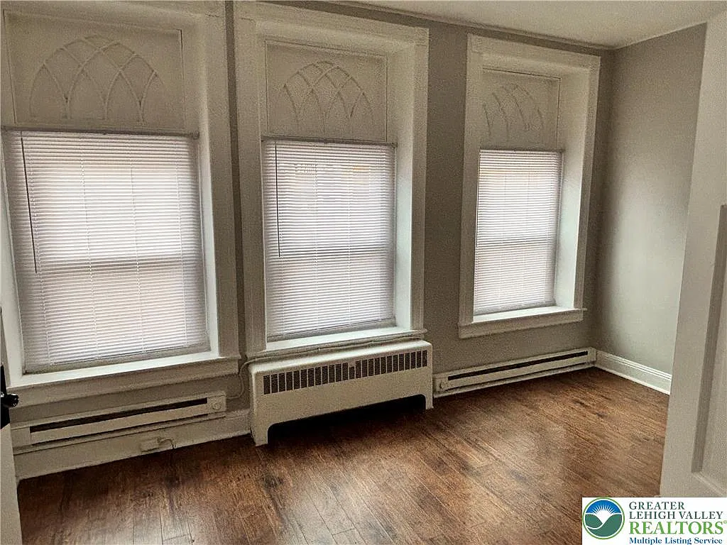 1 bed, 400 sqft, $1,000 — Photo 3