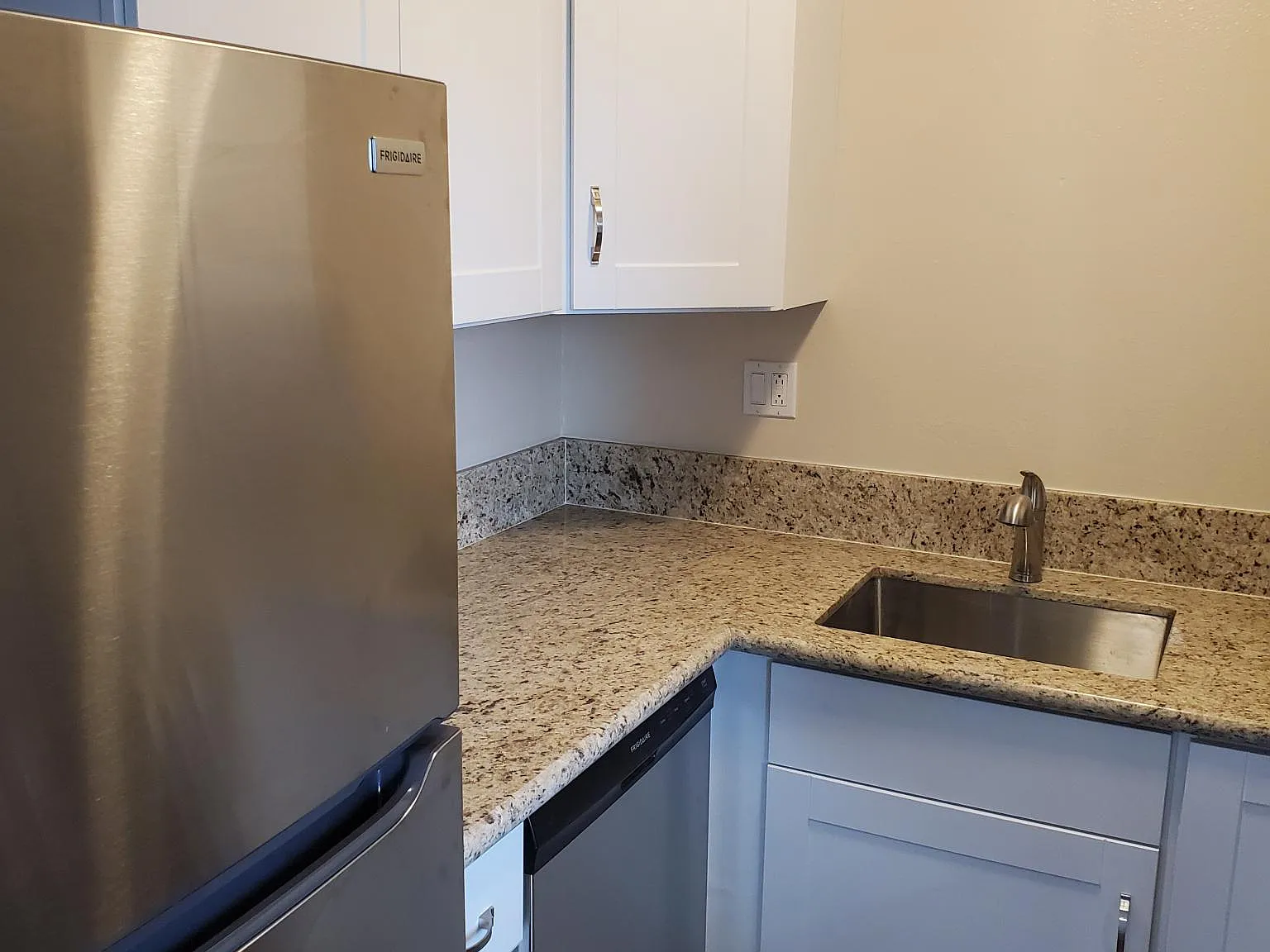 2 bed, 920 sqft, $2,795 — Photo 3