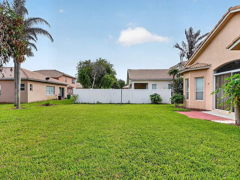 5614 Sunberry Cir — Photo 34