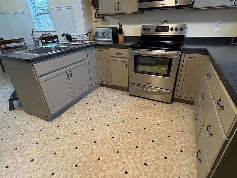 1626 Stoughton Ave — Photo 26
