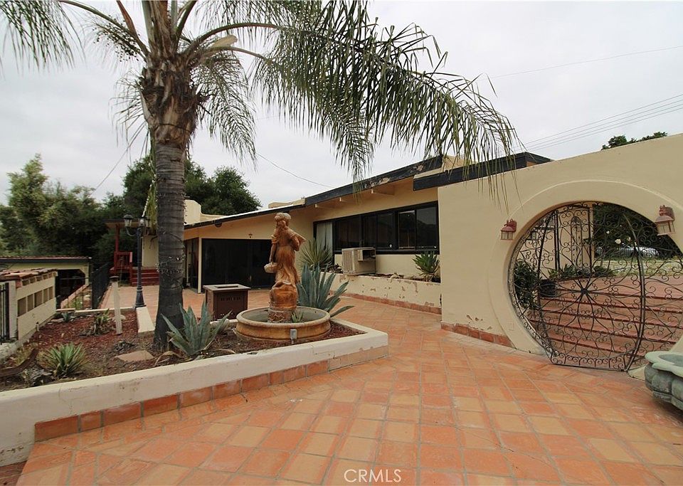 1st image of 41581 Crest Dr