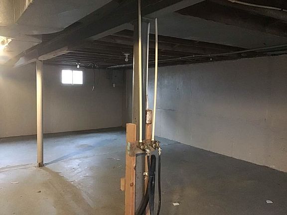 3rd image of 10112 Cloverdale Dr