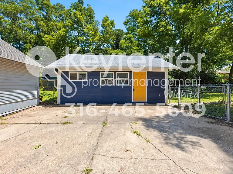 338 1/2 N Holyoke Pl — Photo 2