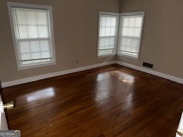 410 Park Ave — Photo 8