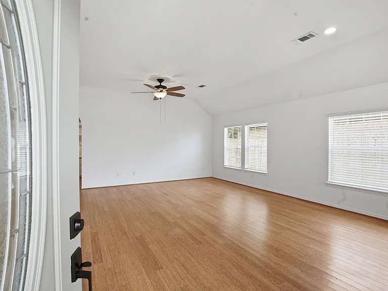 319 Moore St — Photo 3