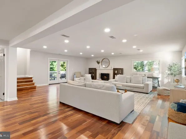 7324 Auburn St, Annandale, VA 22003