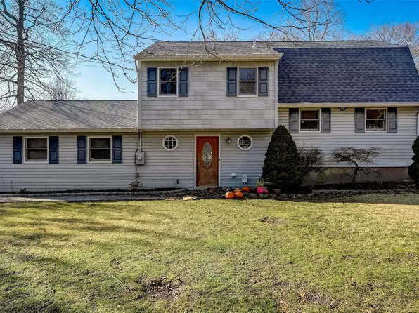 12 Highland Down, Shoreham, NY 11786