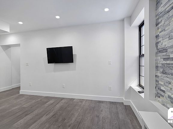 4th image of 11920 Union Tpke APT E1a2