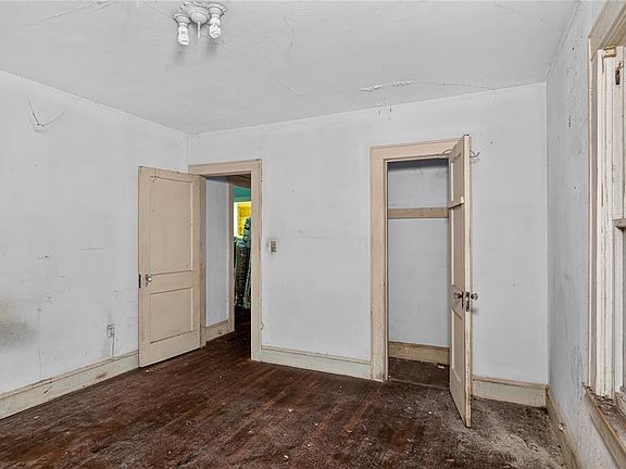 4th image of 27 N MILLS AVENUE