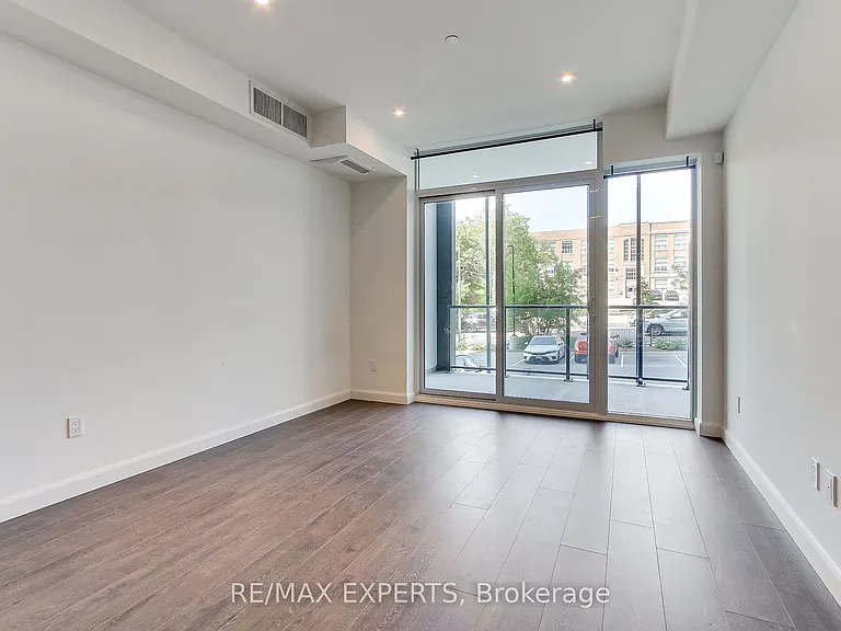 741 King St W #103 — Photo 20