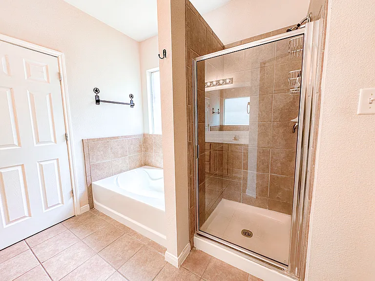 2033 Dove Crossing Dr — Photo 11