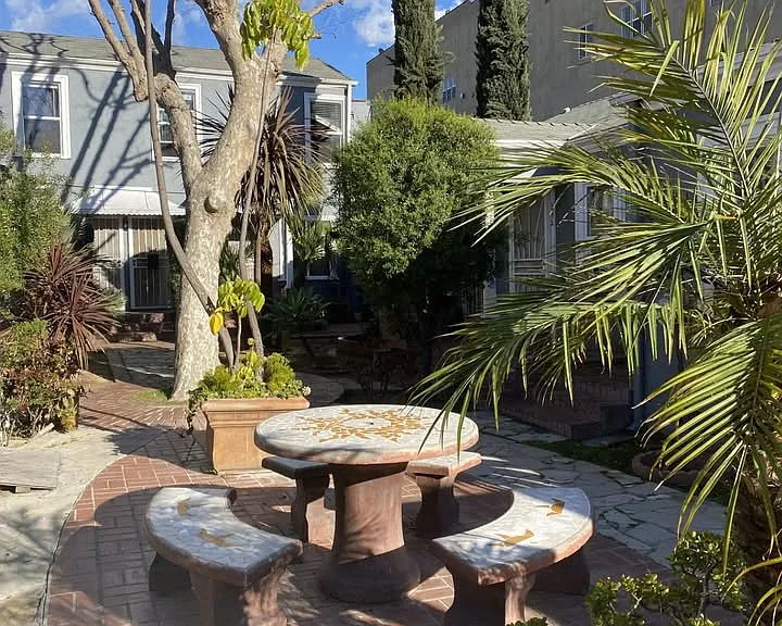 580 N Kingsley Dr #B — Photo 8