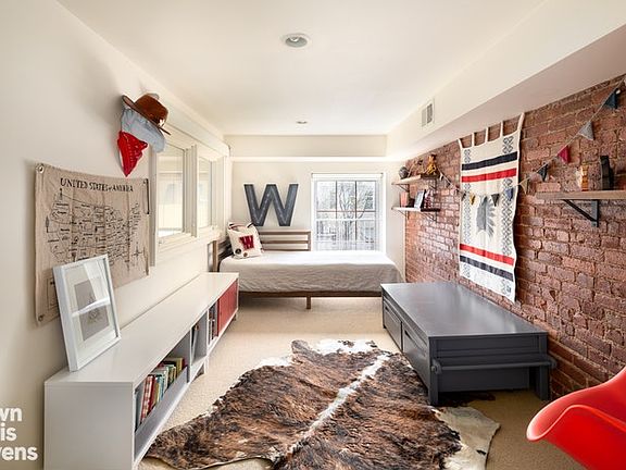 4th image of 174 Pacific St #26