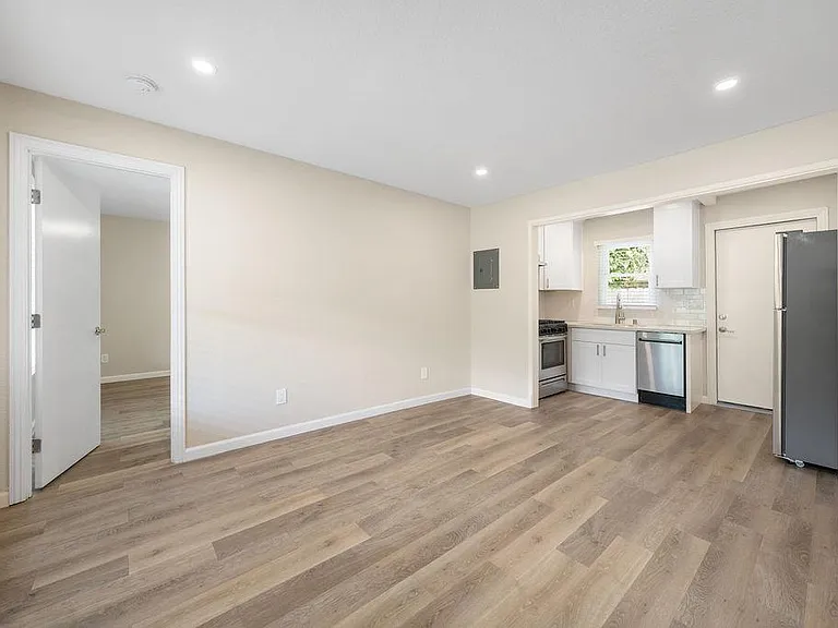 5480 Capistrano Ave #3 — Photo 6