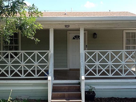 4th image of 909 E Adams Ave