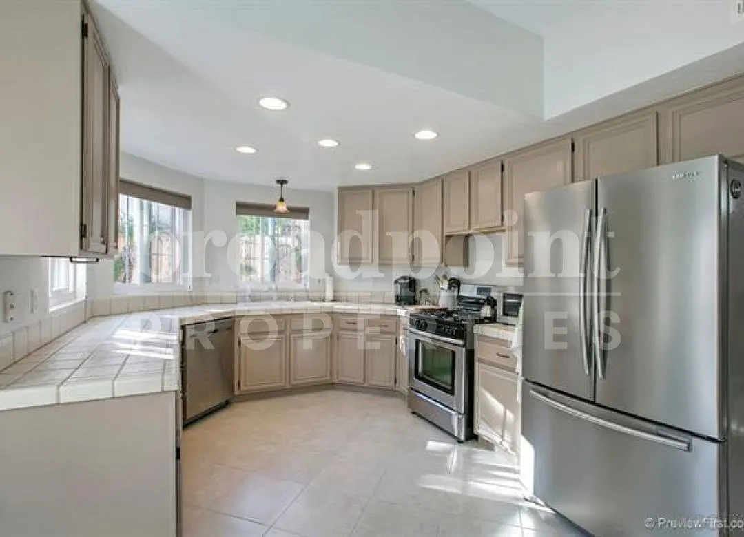 4 bed, 1836 sqft, $4,000 — Photo 4