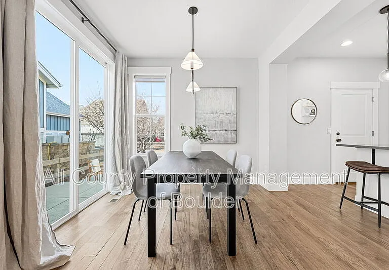 2823 Clear Creek Ln — Photo 10