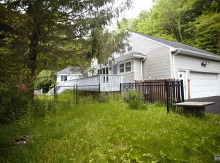 3 Marion Dr, Mahwah, NJ 07430