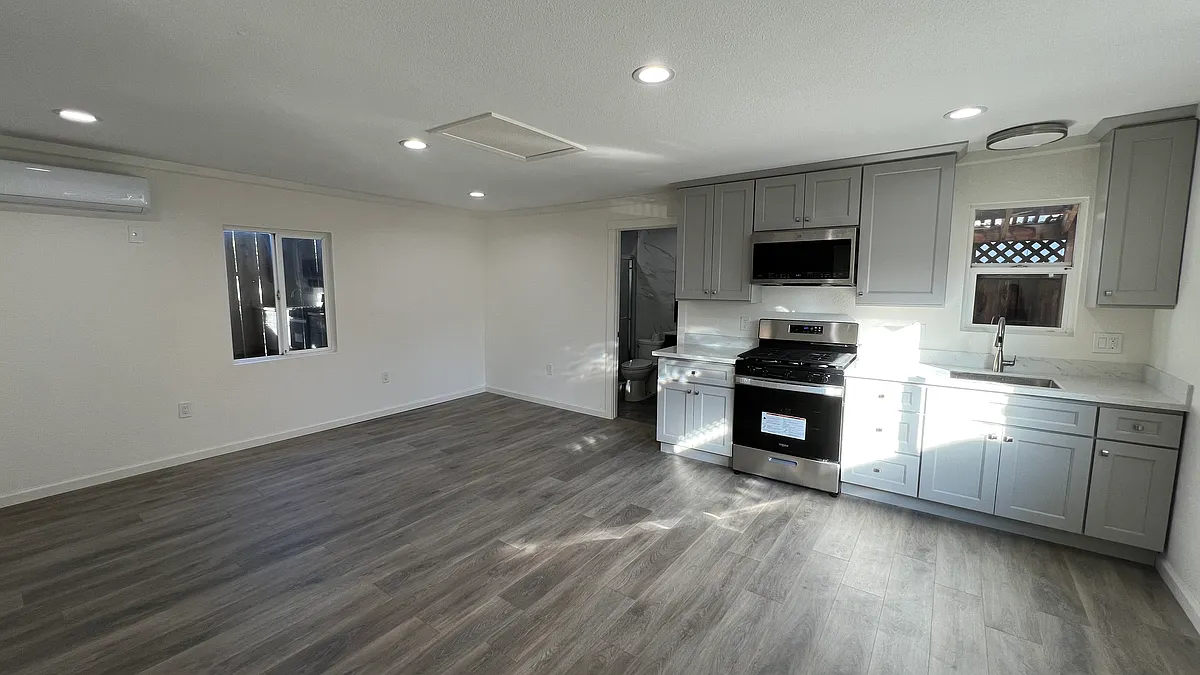 Building Photo - 1410 Sanborn Ave