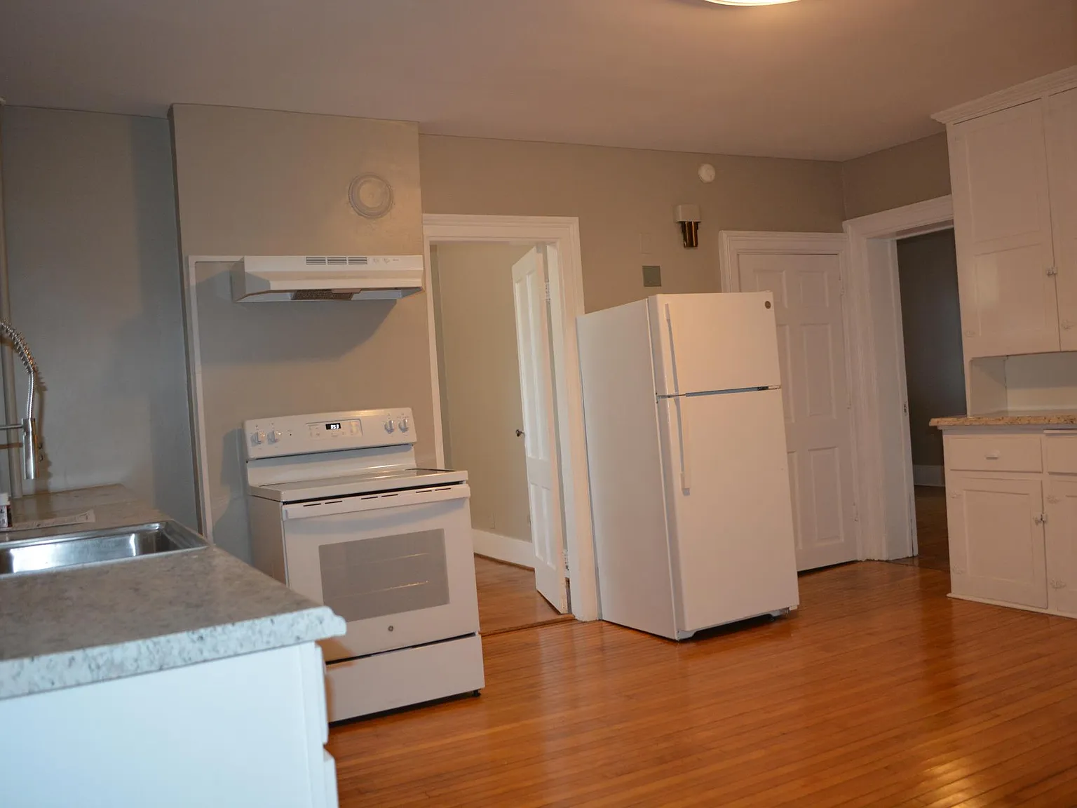 3 bed, 1464 sqft, $1,700 — Photo 2
