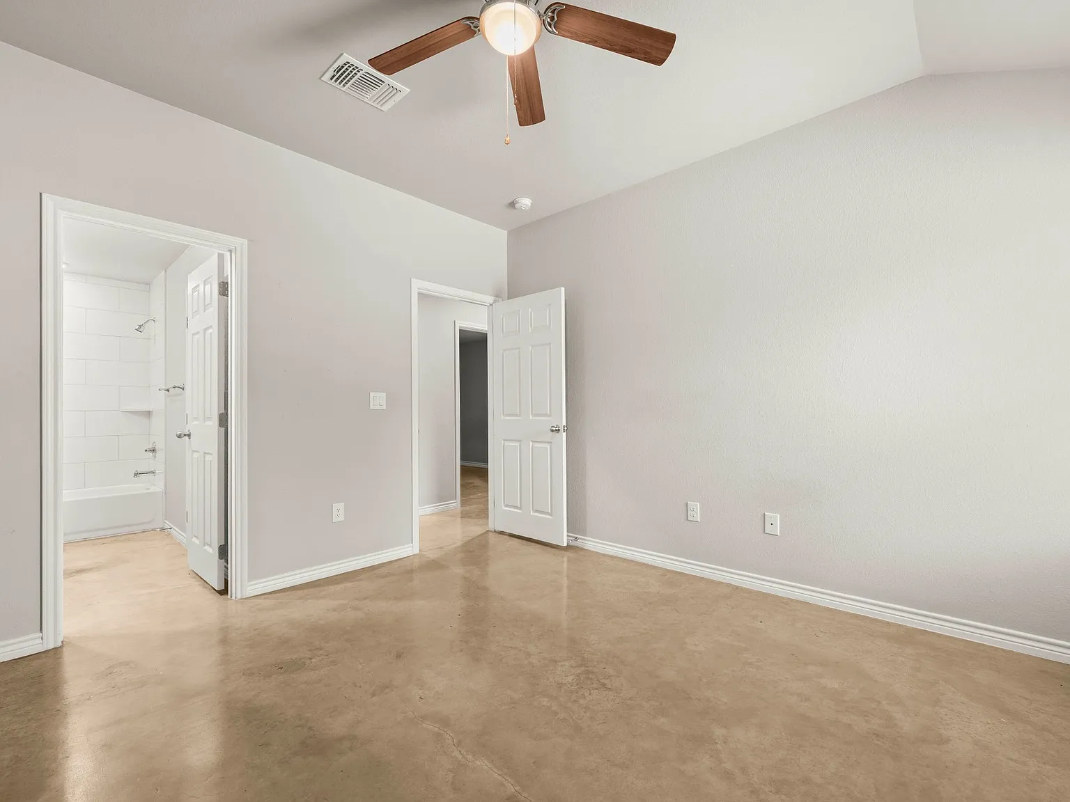 Private 3 Bedroom/2bath Haven — Photo 2