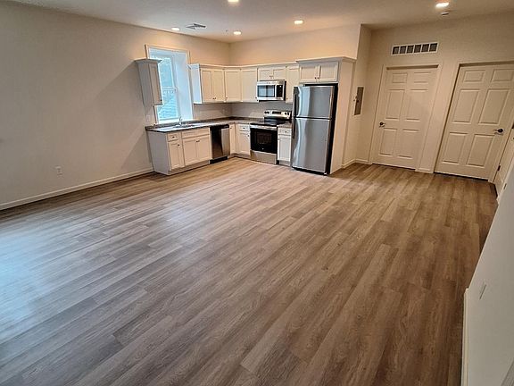 5th image of 190 W Charlotte St #190CHARC