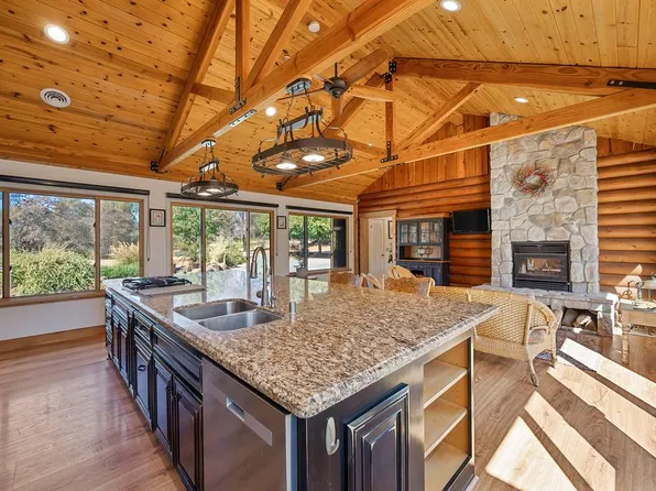 10415 Township Rd, Browns Valley, CA 95918