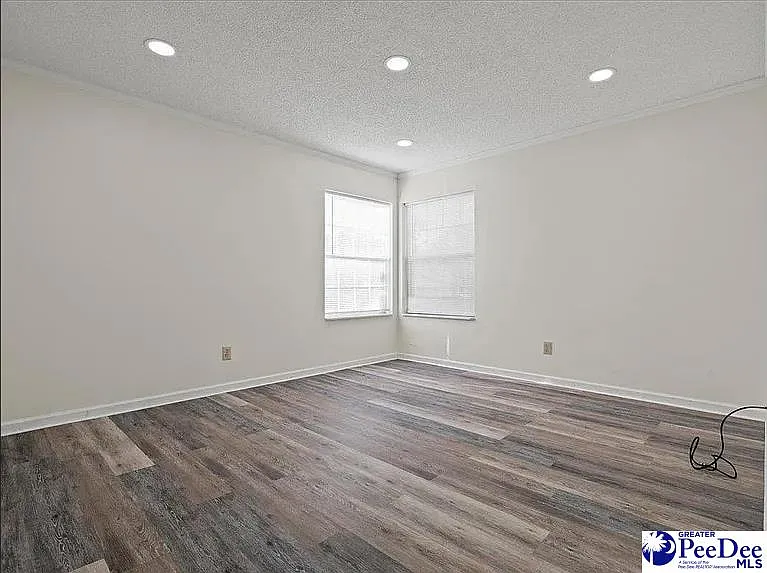701 Coventry Ln — Photo 17