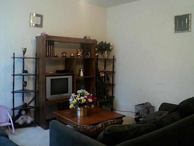 2nd image of 922 Medina Dr
