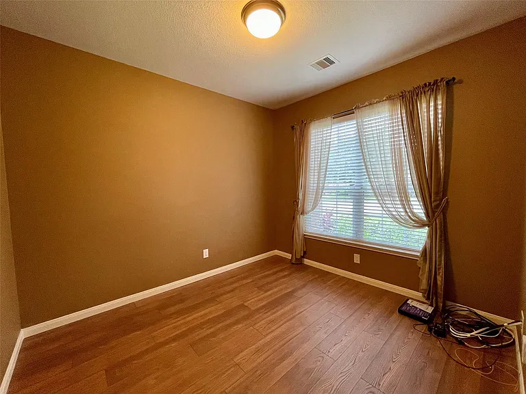 2035 Borthwick Ln — Photo 35