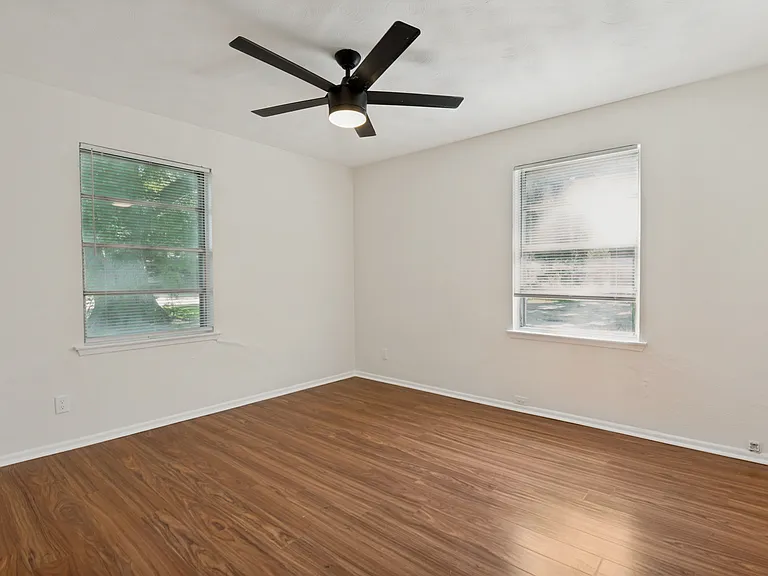 1818 Highland Dr — Photo 18