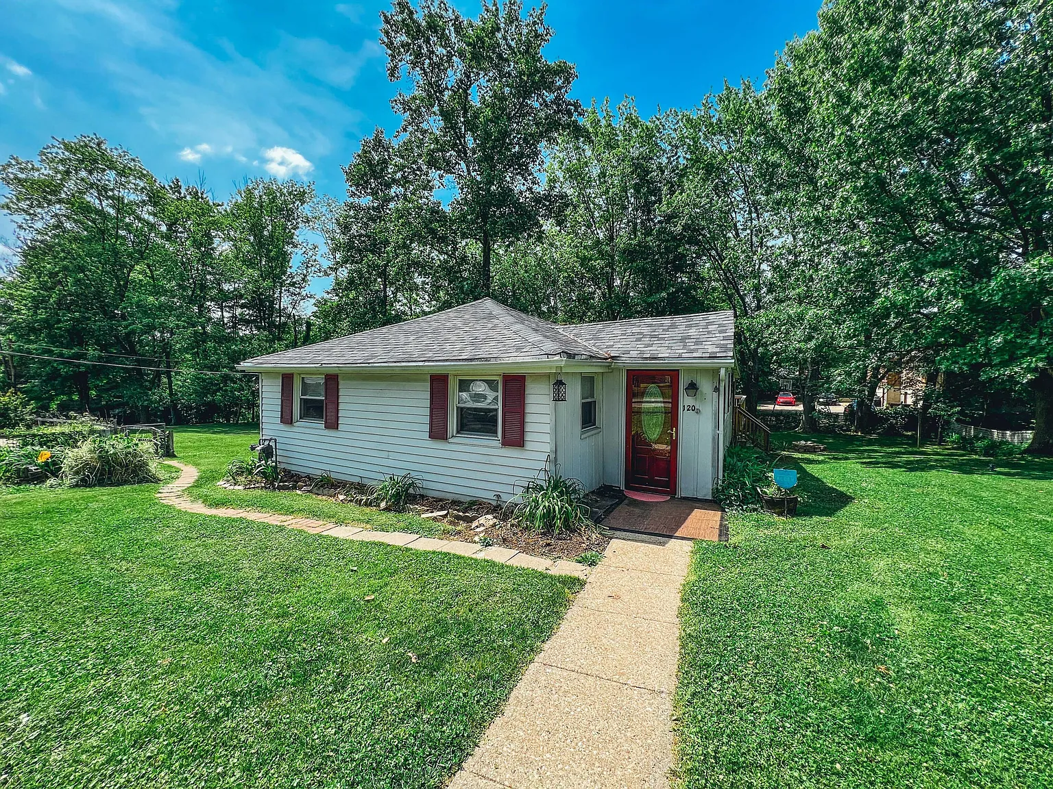 120 Floral St photo 1