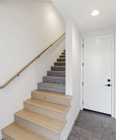 1605 N Arla Way — Photo 4