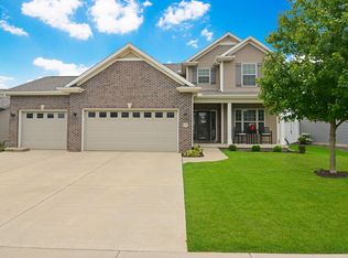 17 Dry Sage Cir, Bloomington, IL 61705