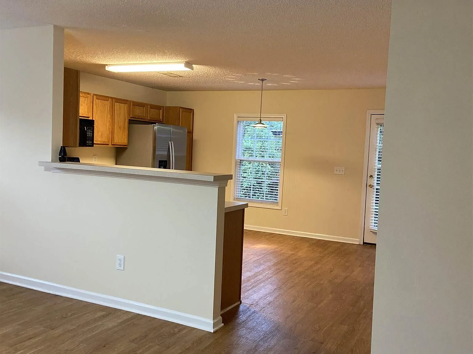 3 bed, 1502 sqft, $1,800 — Photo 3