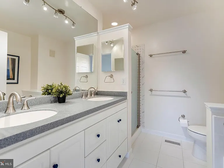 7046 Falls Reach Dr #304 — Photo 22