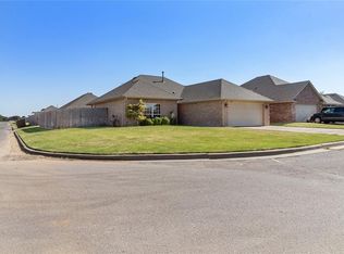 1920 Apple Ave, Weatherford, OK 73096