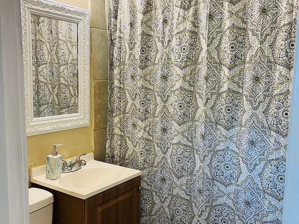 1st image of 395 Carver Cir #395