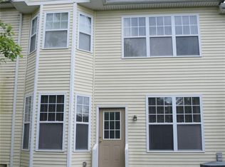 15 Cobblestone Ln, Middletown, NY 10940