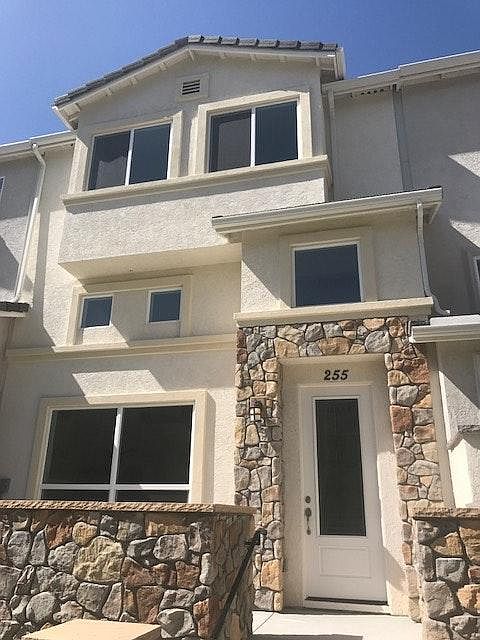 1st image of 255 Vermont Ct