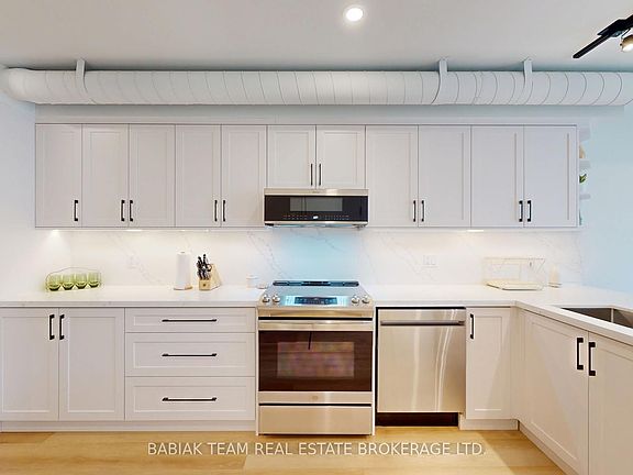 4th image of 656 Annette St #201