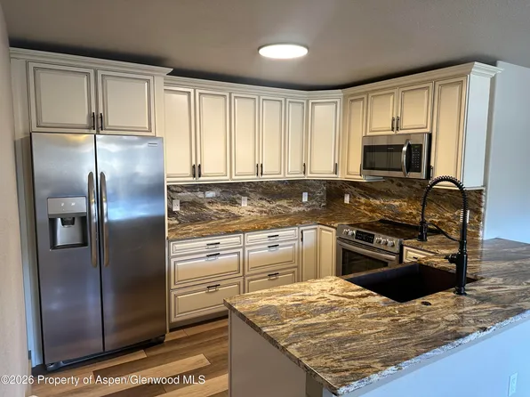 560 River View Dr Unit 704, New Castle, CO 81647